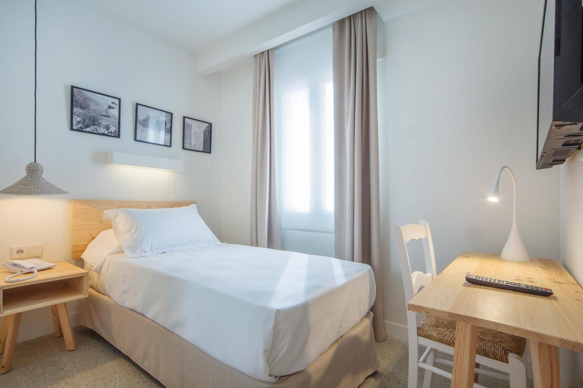 Triple Room,404966406:JPEG
