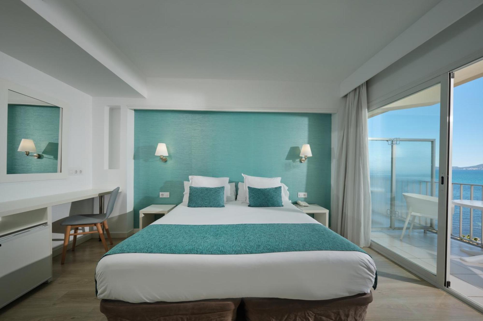 Double or Twin Room Sea View