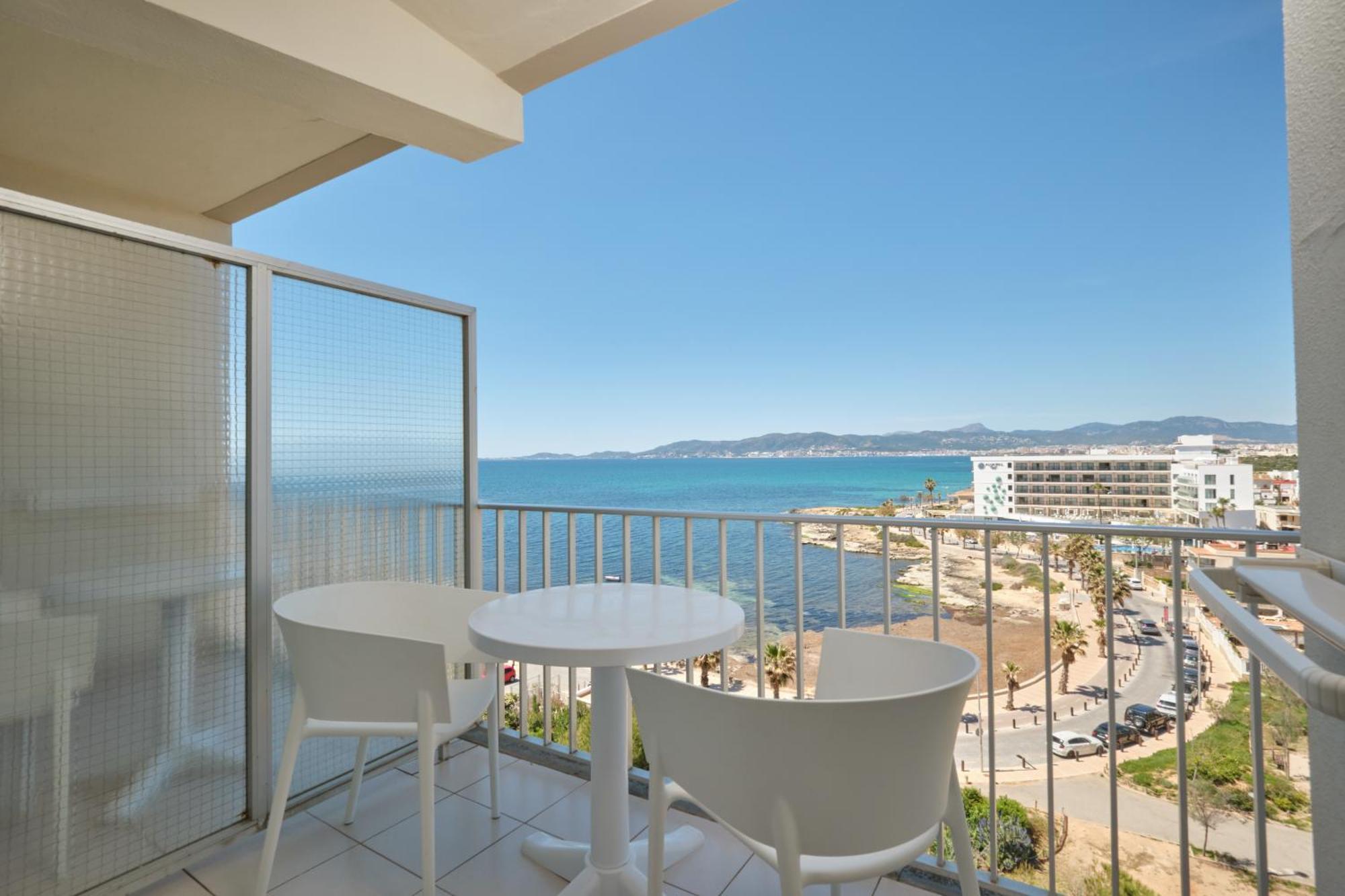 Double or Twin Room Sea View